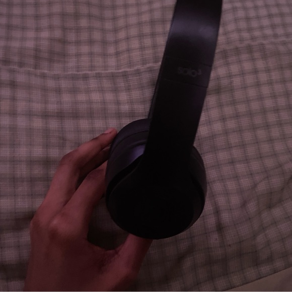 The headphones are literally brand new. I still have the original packaging - Picture 4 of 4